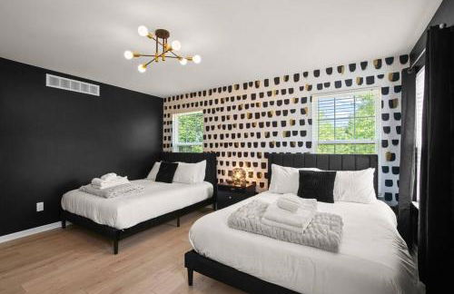 Delight: Bold & Bougie! Sleeps 12! Downtown Boyne - Foto 5