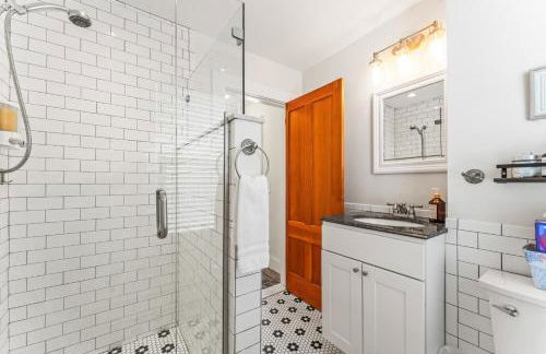 Historic Mystic Home, Walk to Seaport and Downtown - Foto 12