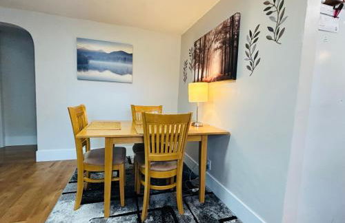 Little Blue Bungalow on Boise's Bench, Pet Friendly, Fully Fenced yard with doggie door! 2 miles from BSU, 5 minutes from Downtown Boise, Desk and workstation for remote workers, 2 TV's large walk-in closet, Good for mid-term stays - Foto 24