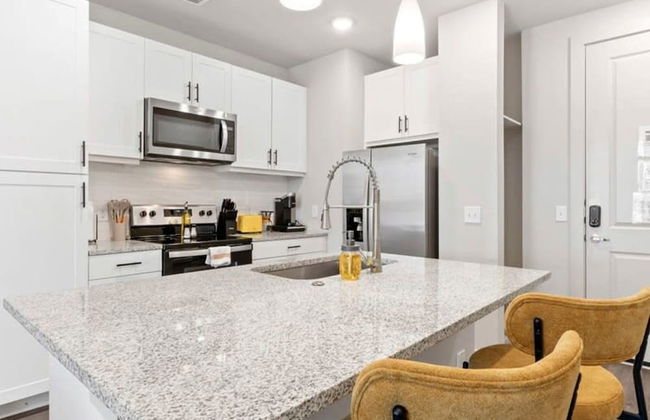 Prime Soco Quaint 1BR King Suite w Pool Parking - Photo 16