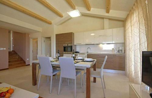 Einzigartige Villa mit Salzwasserpool, Panoramablick, Bikes, Trampolin, Tischtennis - Foto 11