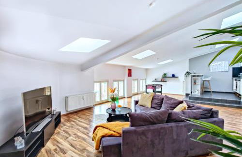 Großes modernes Loft mit Tischkicker, Billiard und Heimkino in Uni und Klinik Nähe - Foto 1