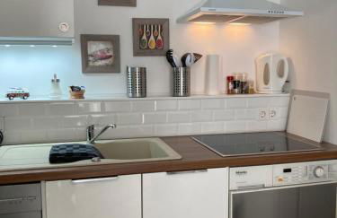 Living at Saarpartments - AdultsOnly - Business & Holiday Homes with Kitchen for Long- and Short Term stay, 3 min to St Johanner Markt and Points of Interest - Foto 2