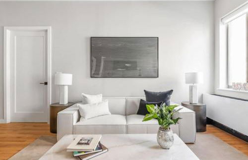 Top Notch 2BR in Upper East Mins to Central Park - Foto 1