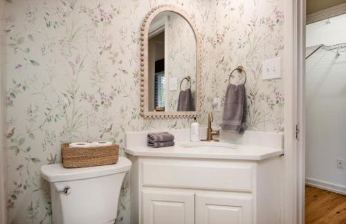 Downtown Bryan Treehouse Hot Tub and Peaceful Escape - Photo 27