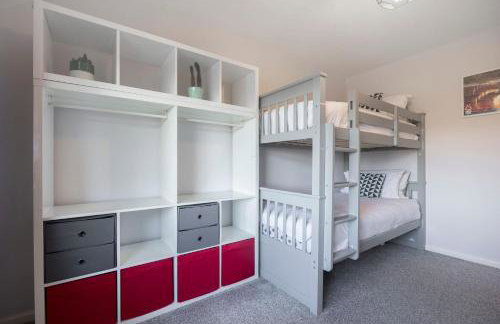 Charming 3 Bed Home in Churchdown with Hot Tub - Foto 17