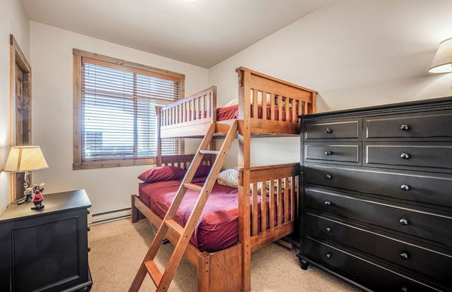 Southpoint 25 Two Bdrm Ski In Out HotTub - Photo 4