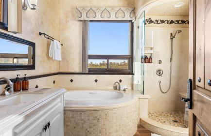 Soaking Tub Vineyard Views Wine Trail Access The Casita at Vines Estate by AvantStay - Foto 11