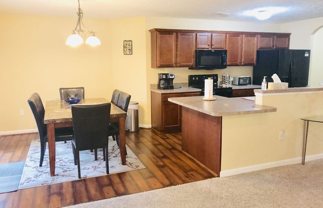 Spacious 3 BR Ranch House W Patio Yard in a Quiet Suburb - Foto 33