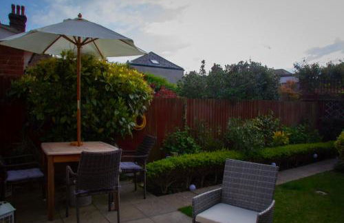 Stunning Seafront House with garden and private parking - Foto 12