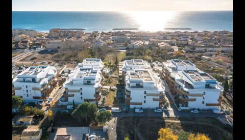 T2 neuf + piscine, 5 mn à pied des plages - Foto 1