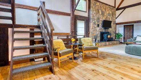 Historic Barn Retreat w Pool Pond Views Longview Pond Lodge by AvantStay - Foto 4, Other