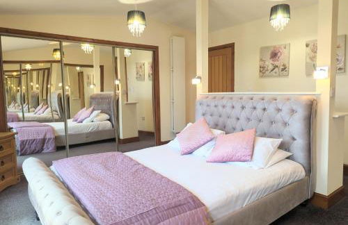 Torridon 1 with Private Hot Tub - Fife - Loch Leven - Lomond Hills- Pet Friendly - Photo 4