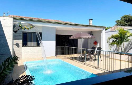 Casa com grade na piscina,ideal para familia com crianças - Foto 4