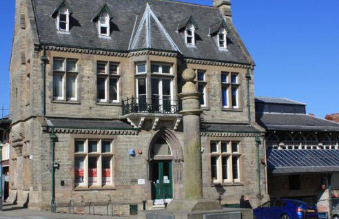 Apartment 4 - striking, 2 bedroom luxury apartment - close to town, mainline rail & theatre - Photo 25