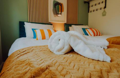 NovaCrest - Stylish 3 Bedroom with Parking - Sleeps 5 - Foto 2