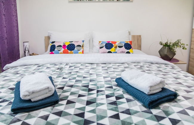 2 Bedroom Apt. in the Business Zone- Free Parking - Photo 4