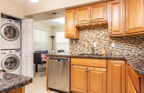 Cozy House 10min to Monuments and DC by CozySuites - Foto 14