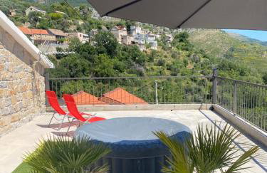 Villa with stunning Mountain Views and Authentic Croatian Stone House near Split and Sea - Photo 34