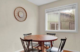 2BR 2BA Cozy Bungalow with Backyard in Montclaire - Zilker Area - Foto 10