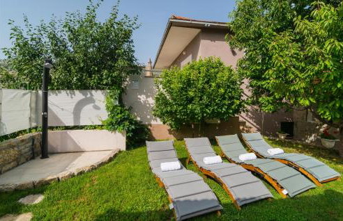 Three-Bedroom Apartment In Srinjine - Photo 13