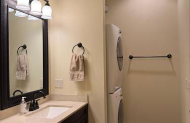 Woodlawn Lakeside Retreat - 2 BR Waterfront Cabin - Foto 11