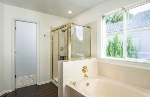 Artist Getaway In Downtown Westminster - Foto 21