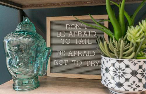 Mid Century Modern Downtown Condo | 30+ Night Min - Foto 30