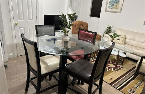 1BR Apartment - Unit A - With Parking and 10min Walk to NYC Train Station - Foto 2