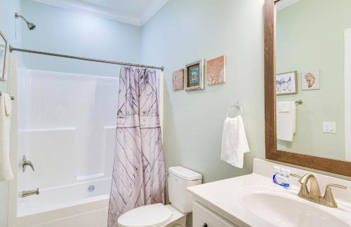 Waterfront Wolf Bay Home with Private Boathouse! - Foto 19