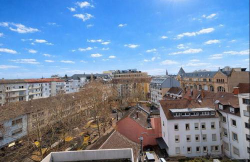 stylische 110m2 Wohnung in Top Lage mit Balkon und 2 Schlafzimmern für bis zu 6 Personen sowie kostenloser Parkgarage max 1,65m Höhe und 1,8m Breite - Foto 23