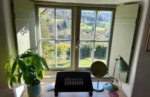 Charming Escape - Dog-Friendly Writer's Stone Cottage in the Stroud Valleys - Photo 21