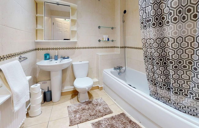 Stunning 2-bed Apartment in Grays - Photo 11