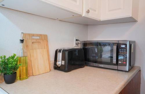 1King1Queen w/SmartTV, Wifi & FullyStocked Kitchen - Photo 11