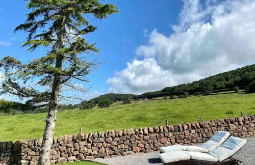 Luxury Accom with Amazing Views over Rudyard Lake - Photo 13