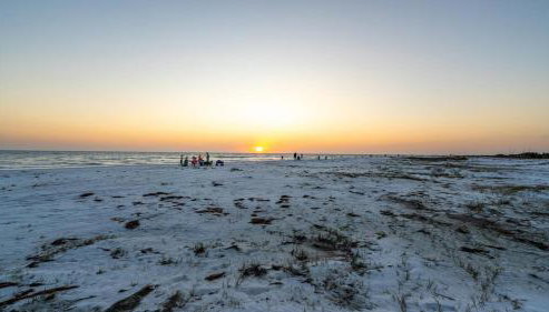 Modern home - 3K sqft - 5BR & 11 beds - brand new HOT TUB - 6 miles to AMI beaches - Foto 5