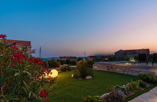 Villa Mirage with Private Heated Pool - Photo 30