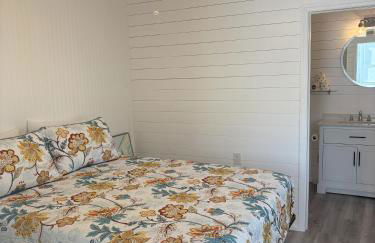 Cheerful 7 Bdrm Home with Private Pool One Block from Beach - Foto 10