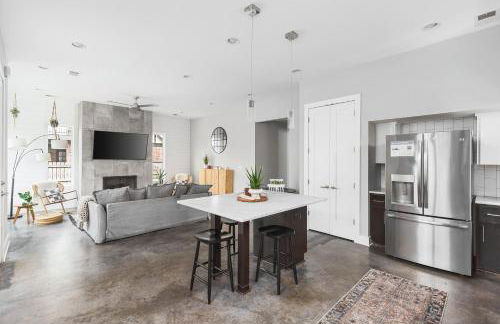 Modern Luxury with Rooftop Deck, 3 mi to Downtown - Foto 41