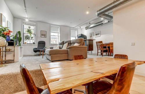 Lovely 2-Bedroom Unit in Springfield - Photo 2