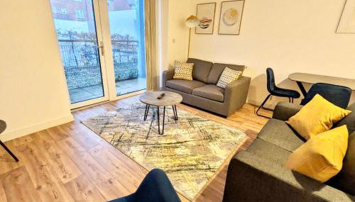 Spacious 2 bed ground floor apartment, Free parking, close to Historic dockyard & Gunwharf Quays - Foto 2