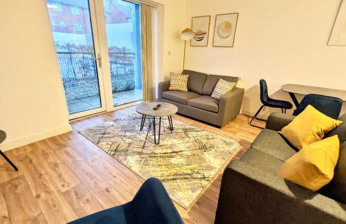 Spacious 2 bed ground floor apartment, Free parking, close to Historic dockyard & Gunwharf Quays - Foto 2