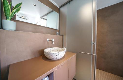 Nostra Terra Villa, 2-acre Secluded Nature Escape with Heated Pool, By ThinkVilla - Foto 47