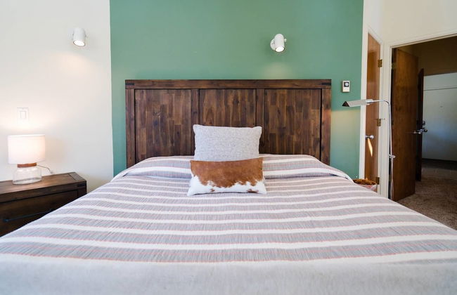 The Atrium Haven Winter Park Cabin Hot Tub - Photo 12