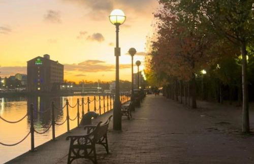 Modern High-Rise Flat in Media City! 2 Beds, 2 Baths - Foto 11