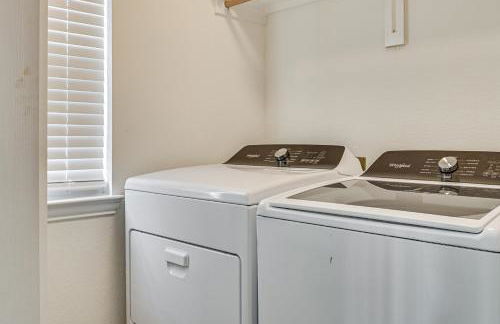 Elegant Home with Private Patio, 2 Mi to UTD Campus! - Photo 31