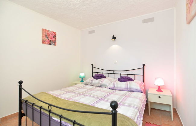 Apartment 669 - Photo 4