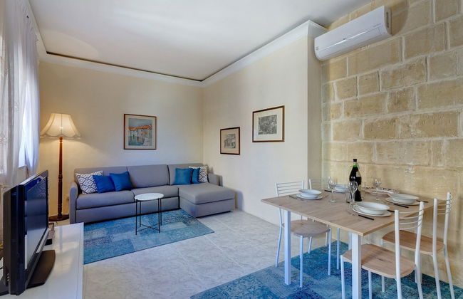 Traditional Maltese Townhouse, Roof Terrace and Views - Photo 11