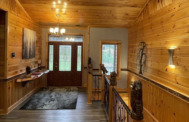 Nature lovers dream! Steps from fishing plus 140 acres of hiking! 4 Bedroom Home by RedAwning - Foto 20