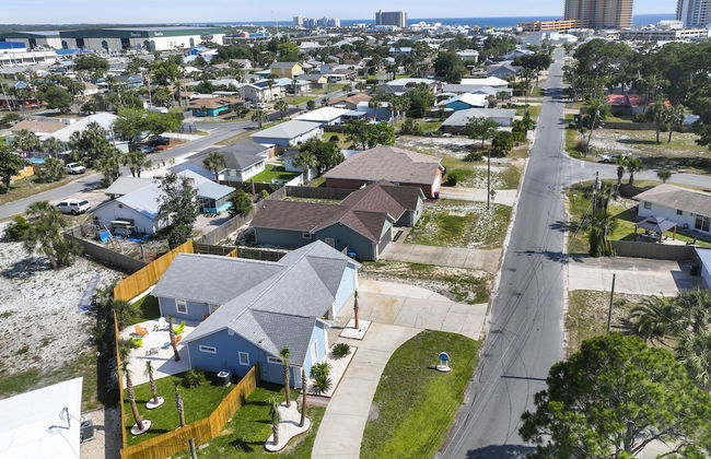 Pet Friendly Beach House with Arcade Games - Photo 43